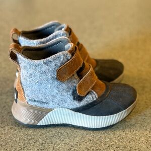 Sorel Kids Boots in Black and Tan